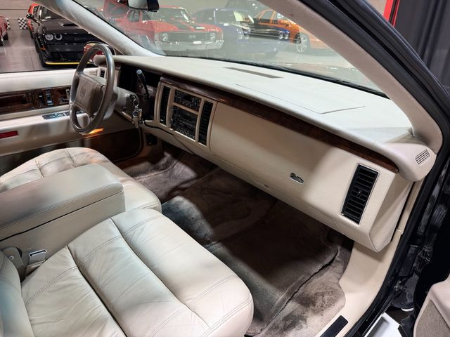 1995 Cadillac Fleetwood 4dr Sedan - 23069286 - 36