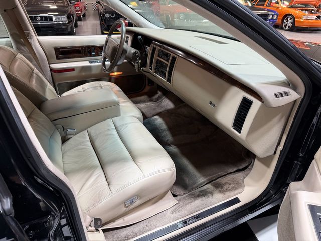 1995 Cadillac Fleetwood 4dr Sedan - 23069286 - 37