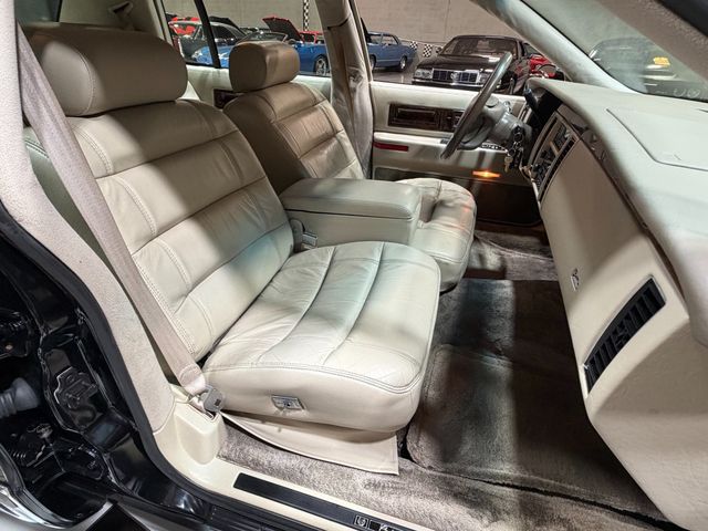 1995 Cadillac Fleetwood 4dr Sedan - 23069286 - 38
