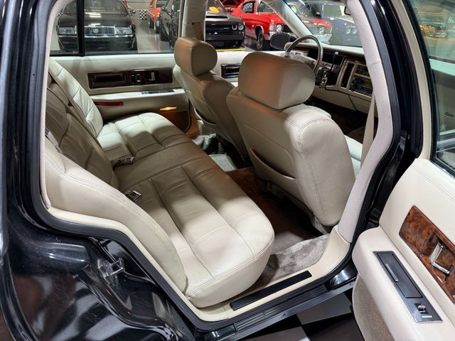 1995 Cadillac Fleetwood 4dr Sedan - 23069286 - 42