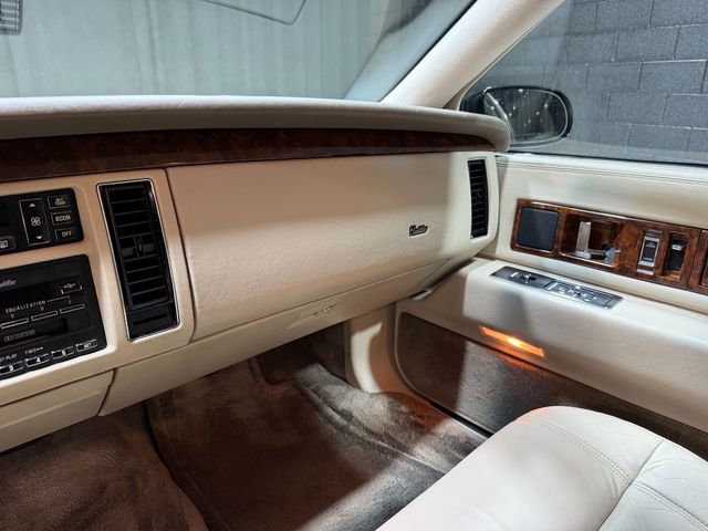 1995 Cadillac Fleetwood 4dr Sedan - 23069286 - 57