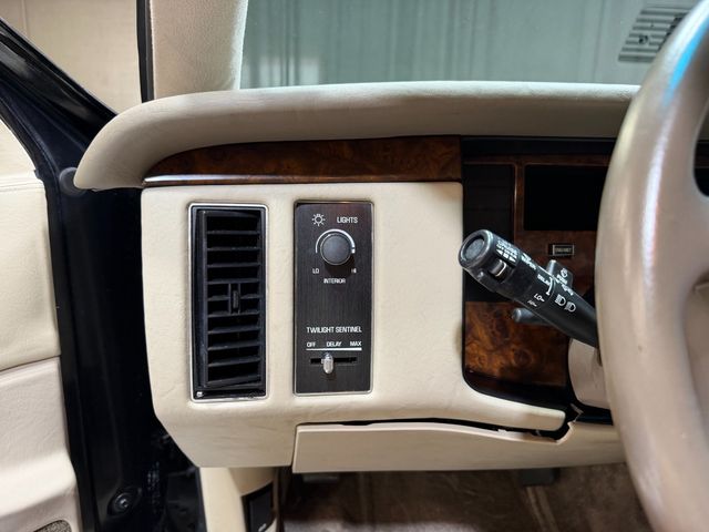 1995 Cadillac Fleetwood 4dr Sedan - 23069286 - 61