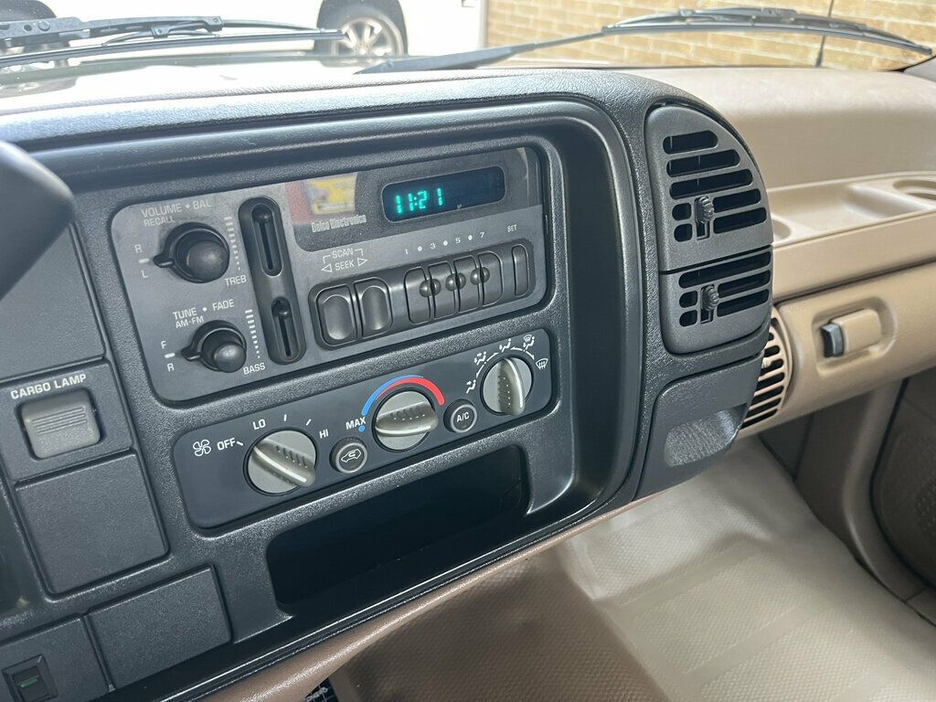 1995 Chevrolet C/K 1500 2 Owner / Clean Carfax - 23052628 - 27