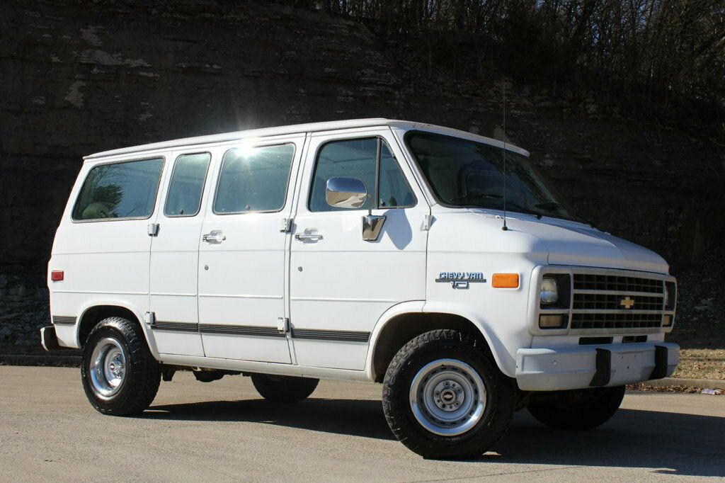 1995 Chevrolet Chevy Van G10 110" WB - 22760975 - 0