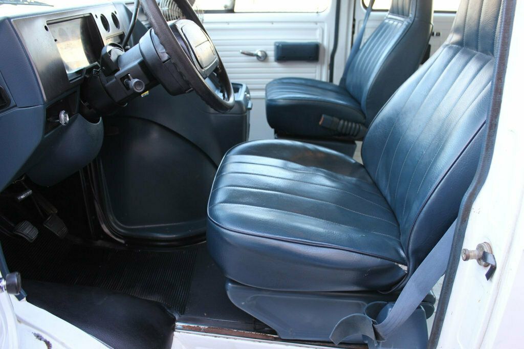 1995 Chevrolet Chevy Van G10 110" WB - 22760975 - 11