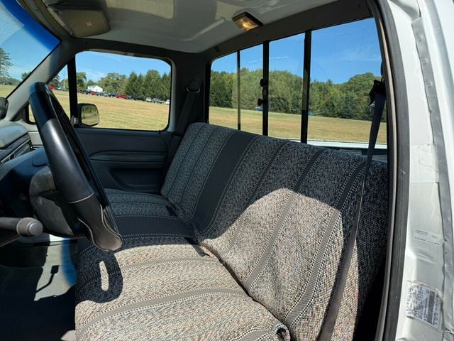 1995 Ford F-250 Base Trim - 22905901 - 17