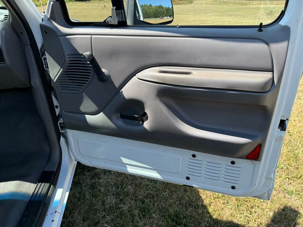 1995 Ford F-250 photo 26