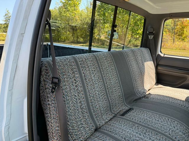 1995 Ford F-250 Base Trim - 22905901 - 30