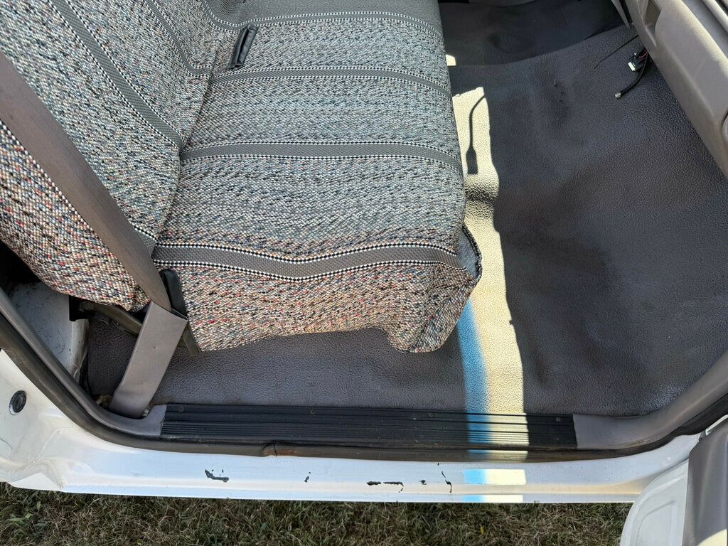 1995 Ford F-250 Base Trim - 22905901 - 32