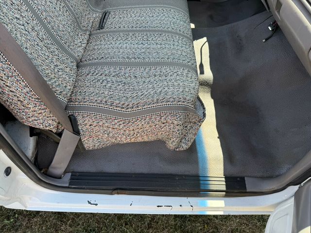 1995 Ford F-250 Base Trim - 22905901 - 32