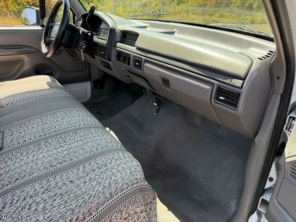 1995 Ford F-250 photo 29