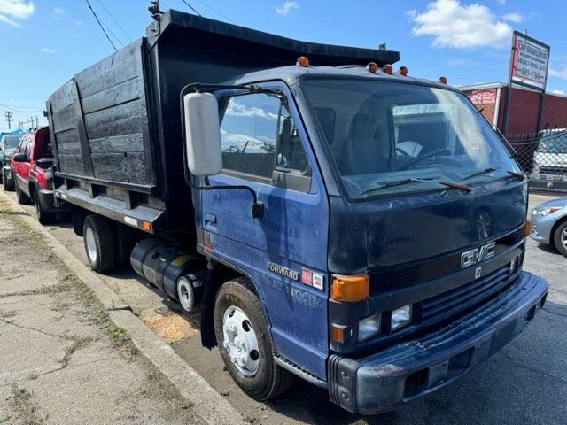 1995 GMC 4000 12 FOOT SOLID DUMP TRUCK 3 SECTION TAILGATE WILL GET THE JOB DONE WITH EASE - 22604266 - 0