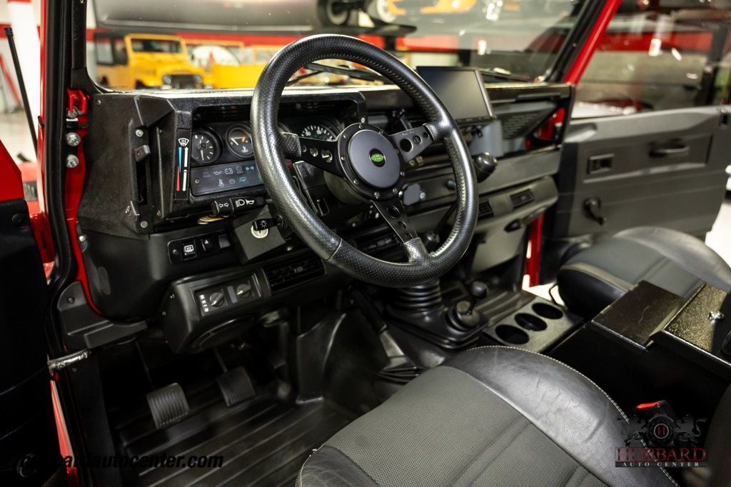 1995 Land Rover Defender 110  - 23025060 - 15
