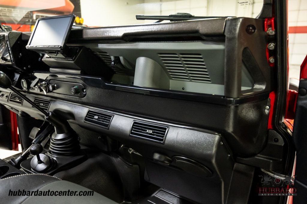 1995 Land Rover Defender 110  - 23025060 - 22