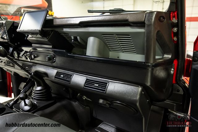 1995 Land Rover Defender 110  - 23025060 - 22