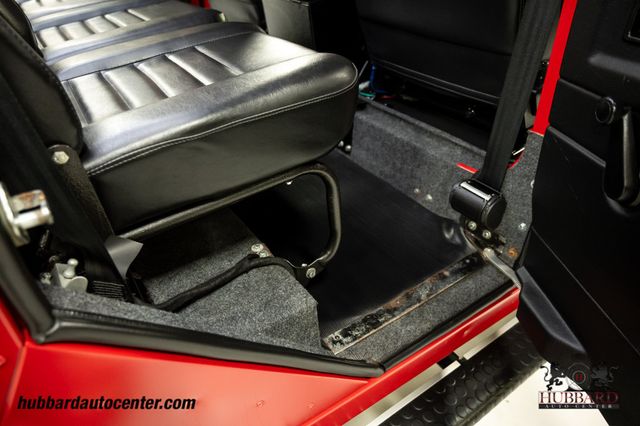 1995 Land Rover Defender 110  - 23025060 - 28