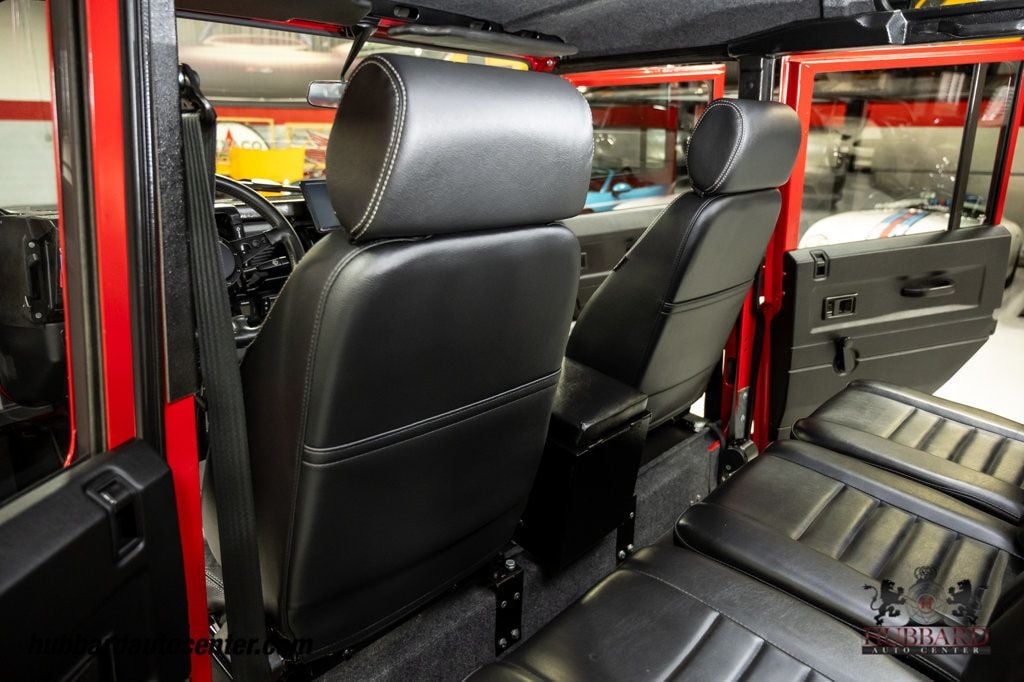 1995 Land Rover Defender 110  - 23025060 - 29