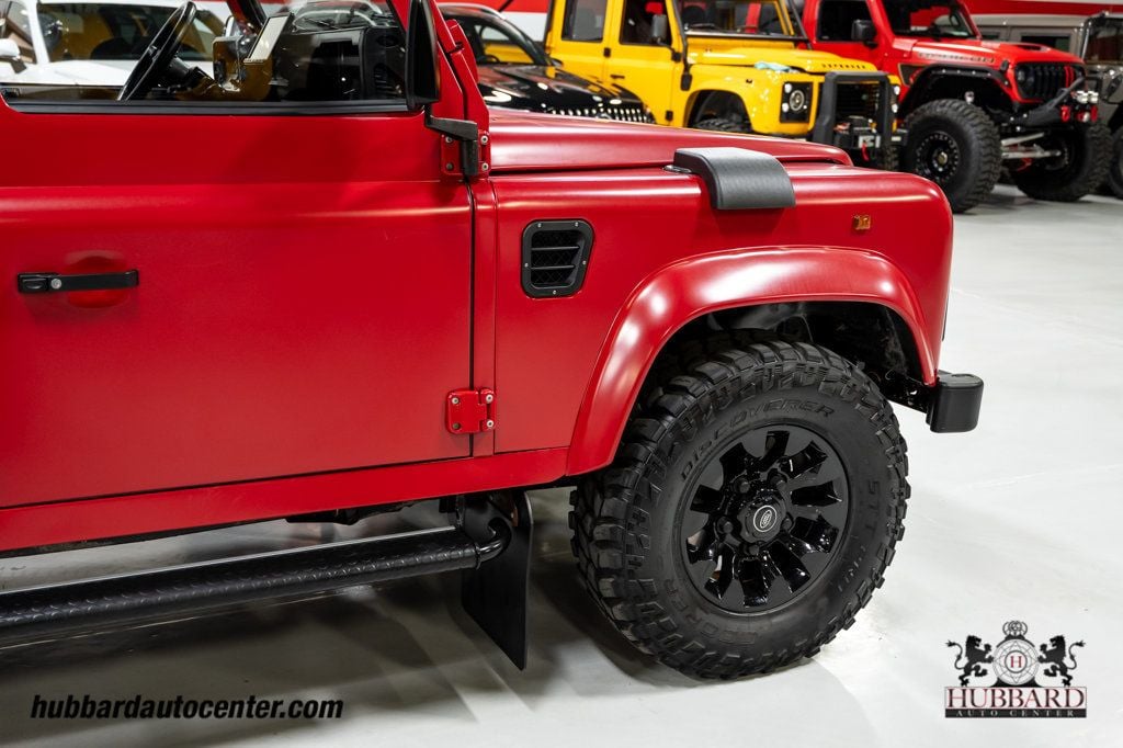 1995 Land Rover Defender 110  - 23025060 - 37