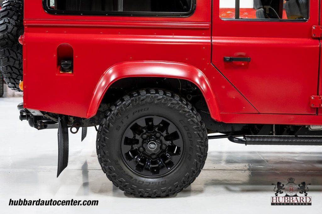 1995 Land Rover Defender 110  - 23025060 - 42
