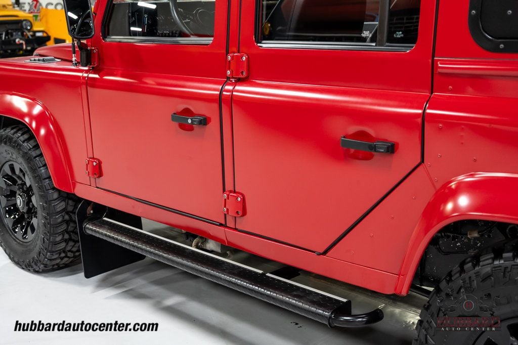1995 Land Rover Defender 110  - 23025060 - 57
