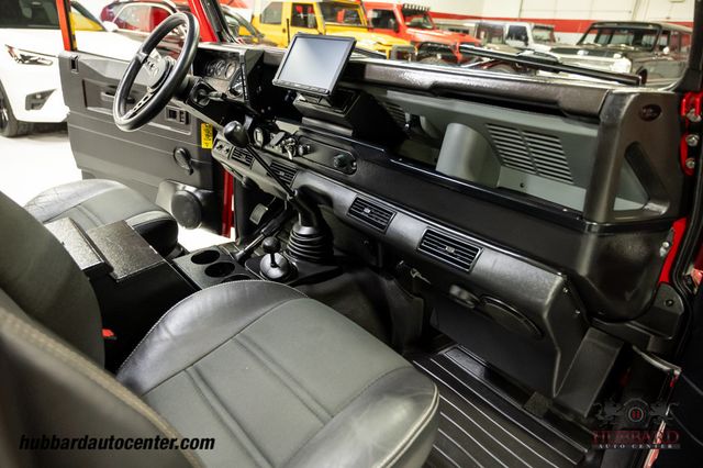 1995 Land Rover Defender 110  - 23025060 - 74