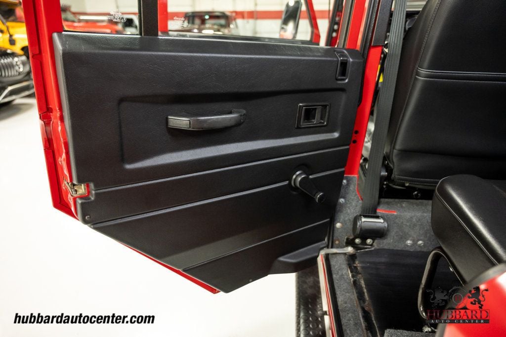 1995 Land Rover Defender 110  - 23025060 - 81