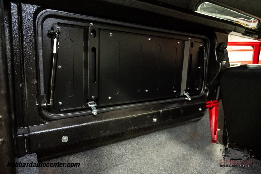 1995 Land Rover Defender 110  - 23025060 - 85