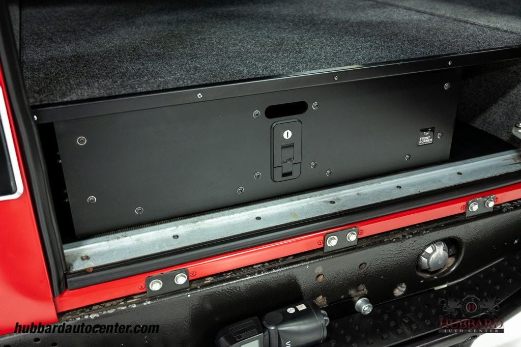 1995 Land Rover Defender 110  - 23025060 - 98