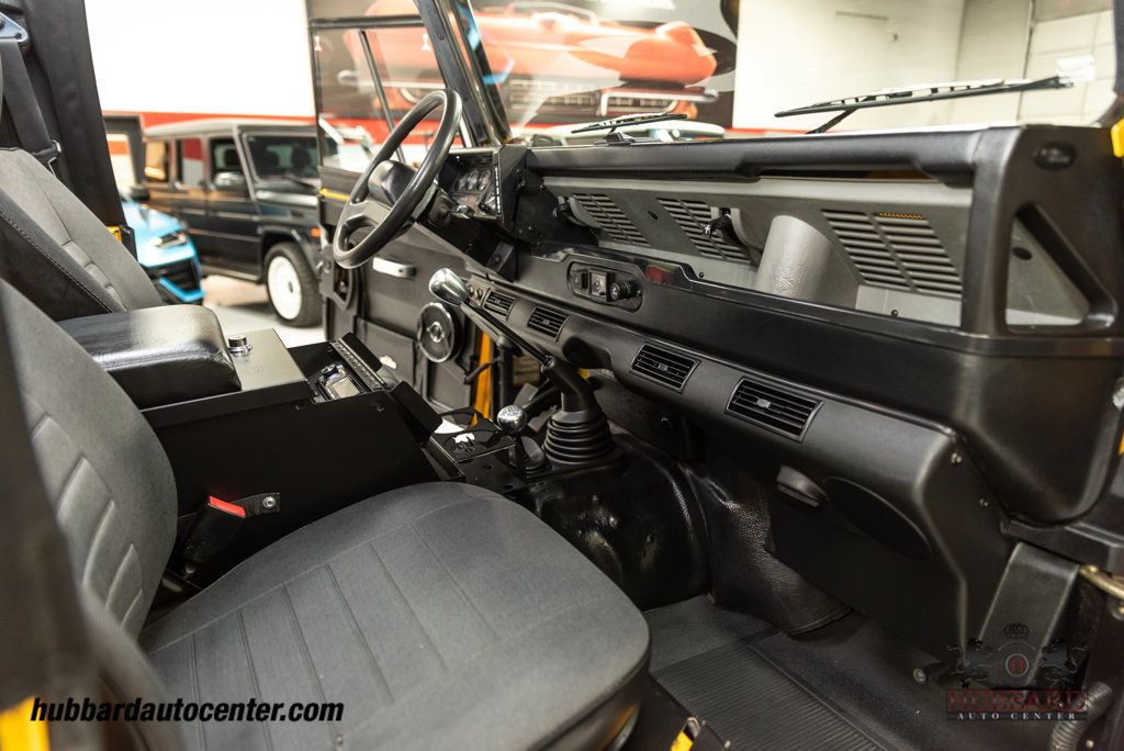 1995 Land Rover Defender photo 16