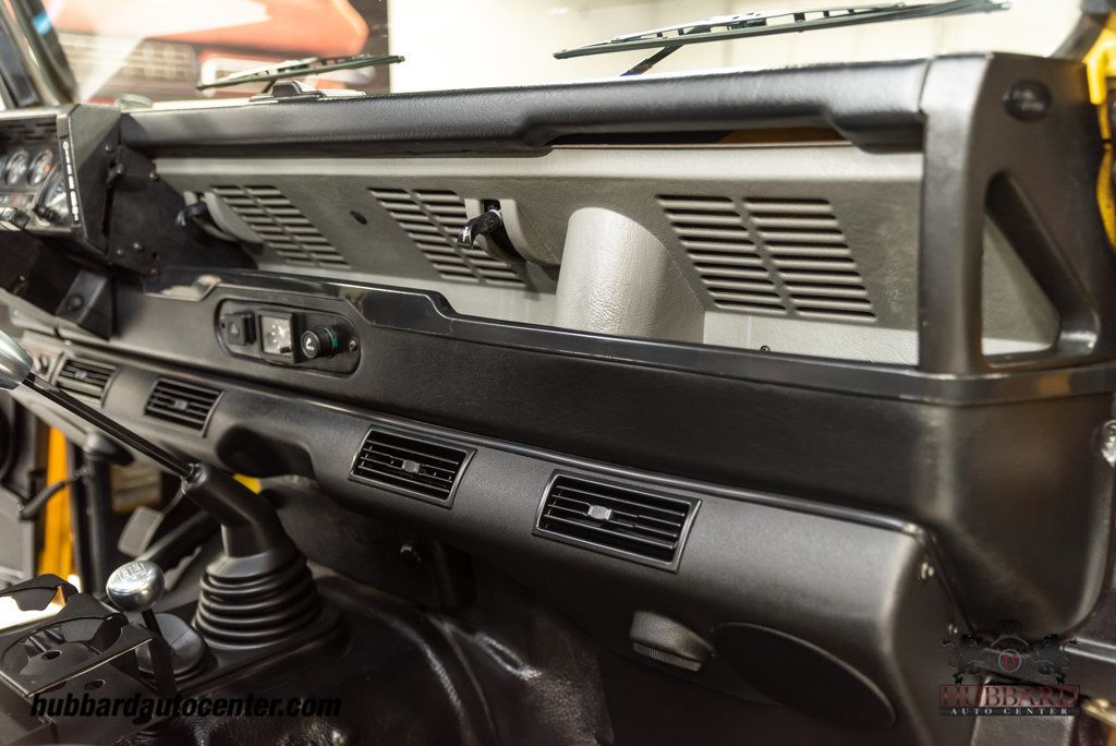 1995 Land Rover Defender photo 17
