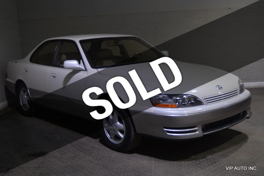 1995 Lexus ES 300 Base Trim - 22833923 - 0