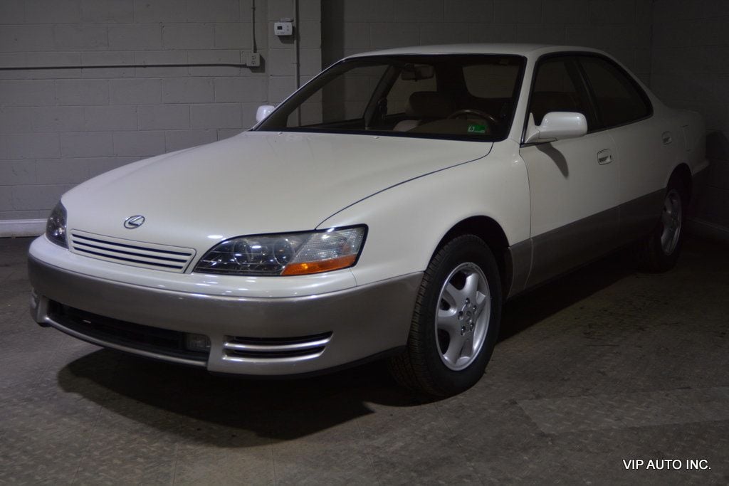 1995 Lexus ES 300 Base Trim - 22833923 - 1