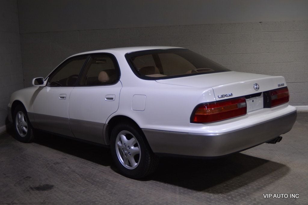 1995 Lexus ES 300 Base Trim - 22833923 - 2