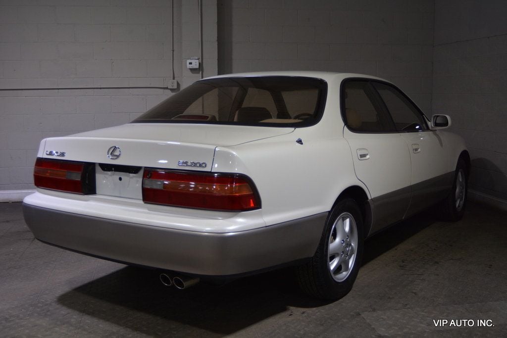 1995 Lexus ES 300 Base Trim - 22833923 - 3