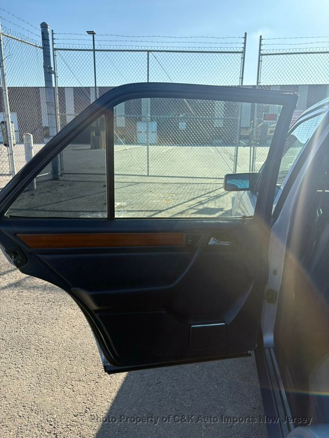 1995 Mercedes-Benz E Class E Class 4dr Sedan 3.0L Diesel - 22996442 - 26