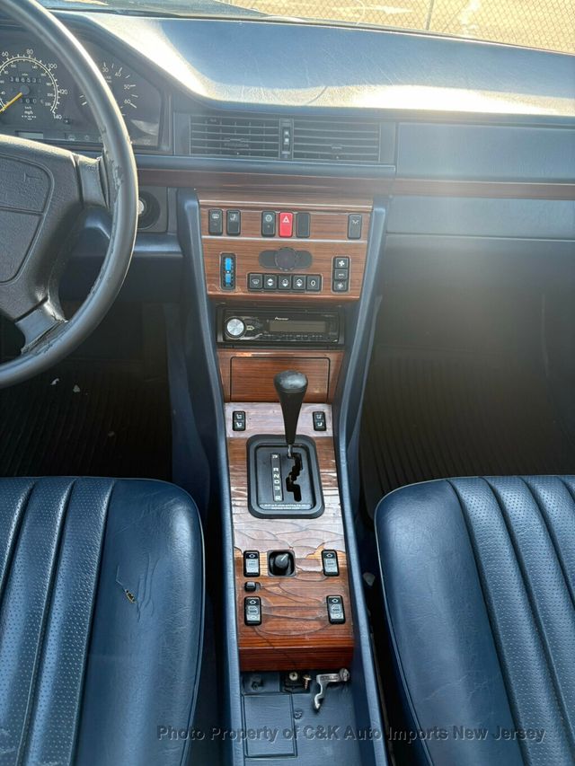 1995 Mercedes-Benz E Class E Class 4dr Sedan 3.0L Diesel - 22996442 - 30