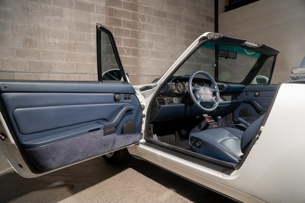 Porsche 911 photo 17