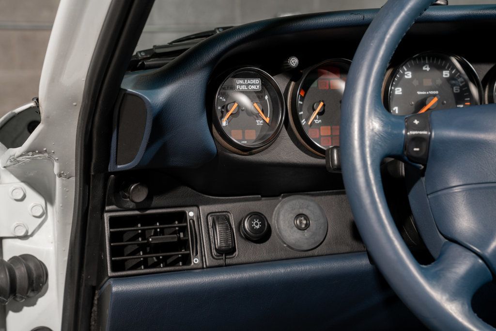 Porsche 911 photo 19