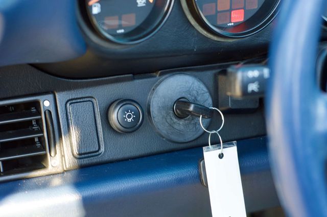 1995 Porsche 911 Carrera Cabriolet/6-Speed Manual/Pwr Windows-Locks/Cruise Control - 22964562 - 34