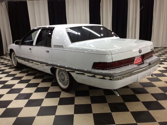 1996 Buick Roadmaster 4dr Sedan Limited Collectors Edition - 22945191 - 3