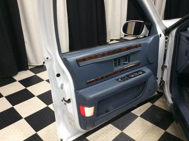 1996 Buick Roadmaster 4dr Sedan Limited Collectors Edition - 22945191 - 6