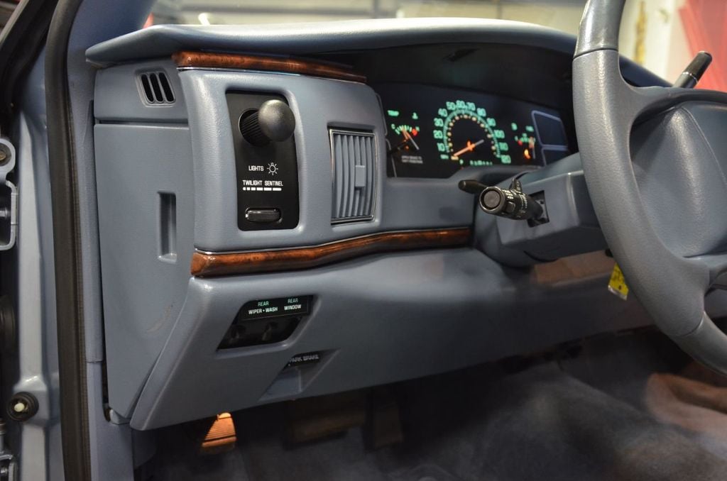 1996 Buick Roadmaster 4dr Wagon Estate Collectors Edition - 20255448 - 84