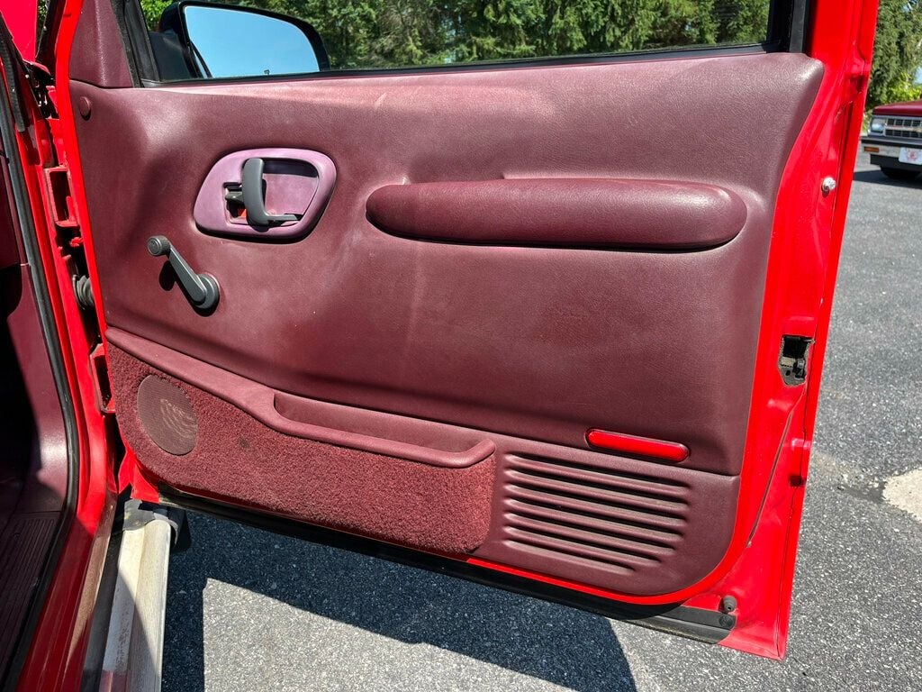 1996 Chevrolet Silverado photo 30