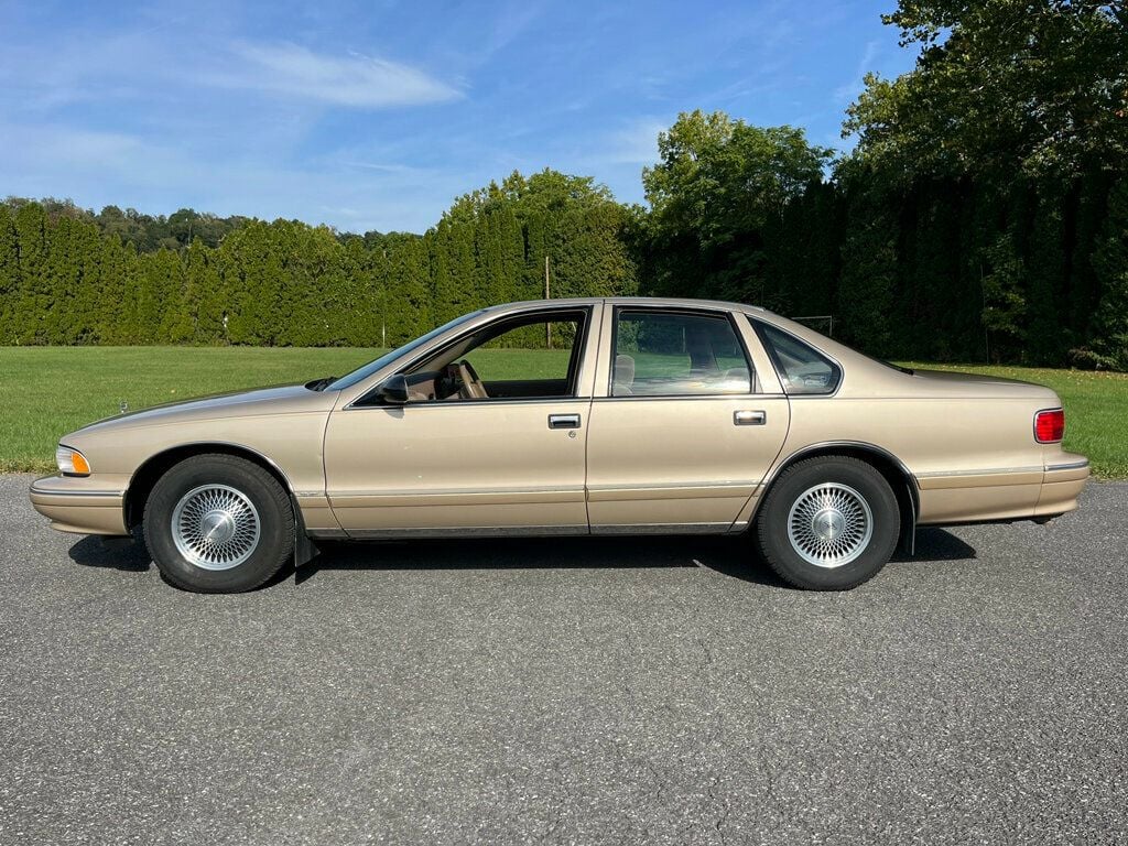 1996 Chevrolet Caprice Classic LT1 5.7L 350ci with Sport Suspension  - 22596588 - 14