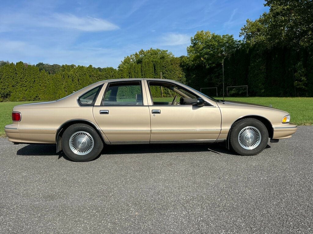 1996 Chevrolet Caprice Classic LT1 5.7L 350ci with Sport Suspension  - 22596588 - 2