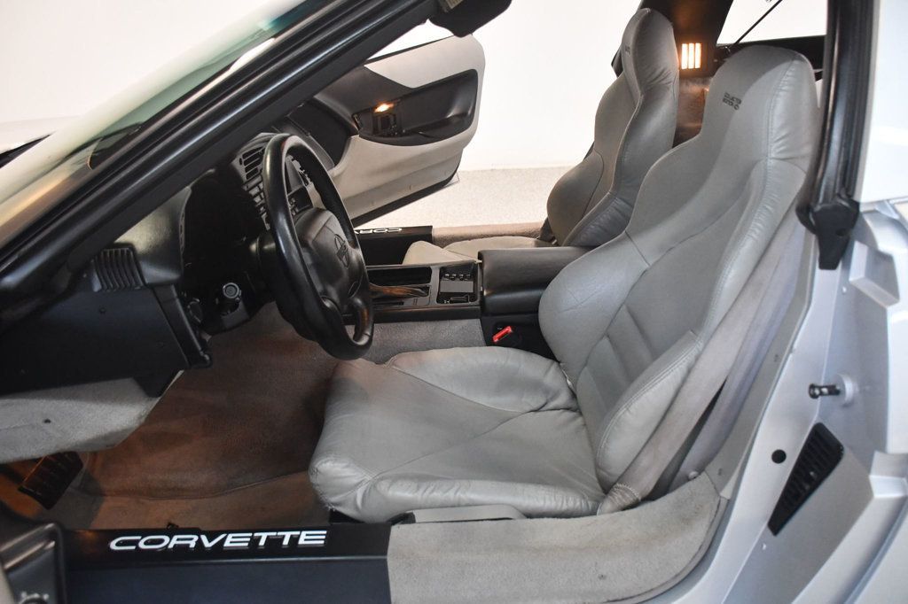 Chevrolet Corvette photo 25