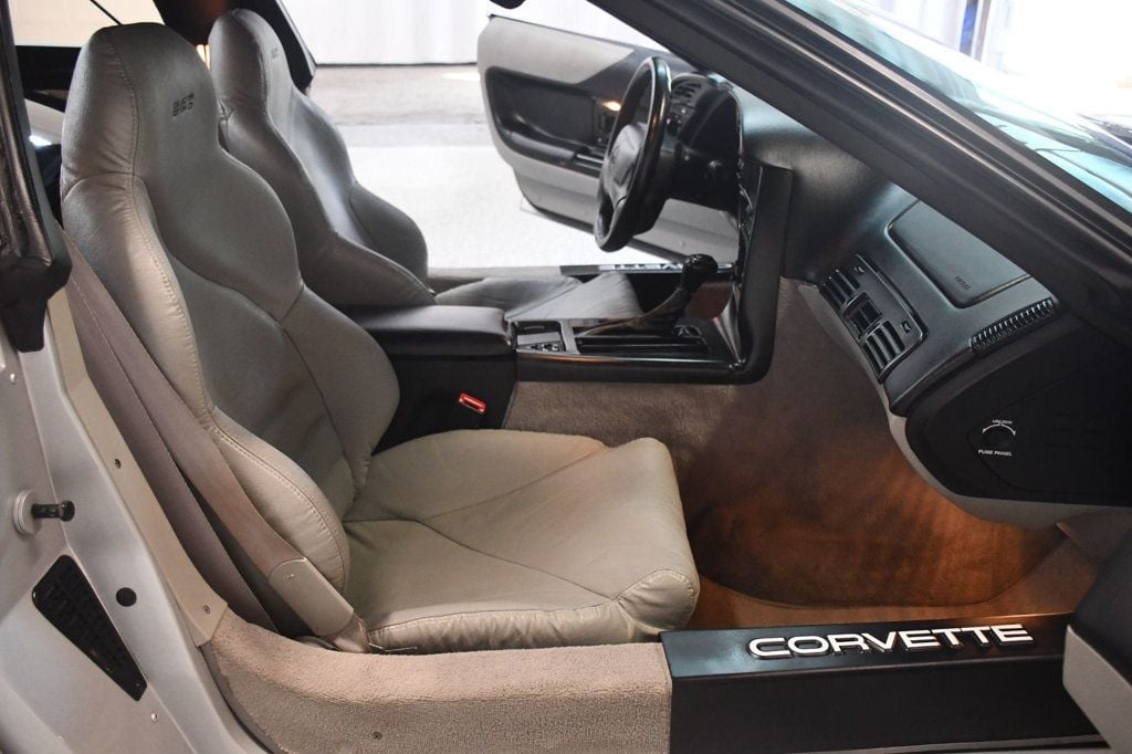 Chevrolet Corvette photo 26
