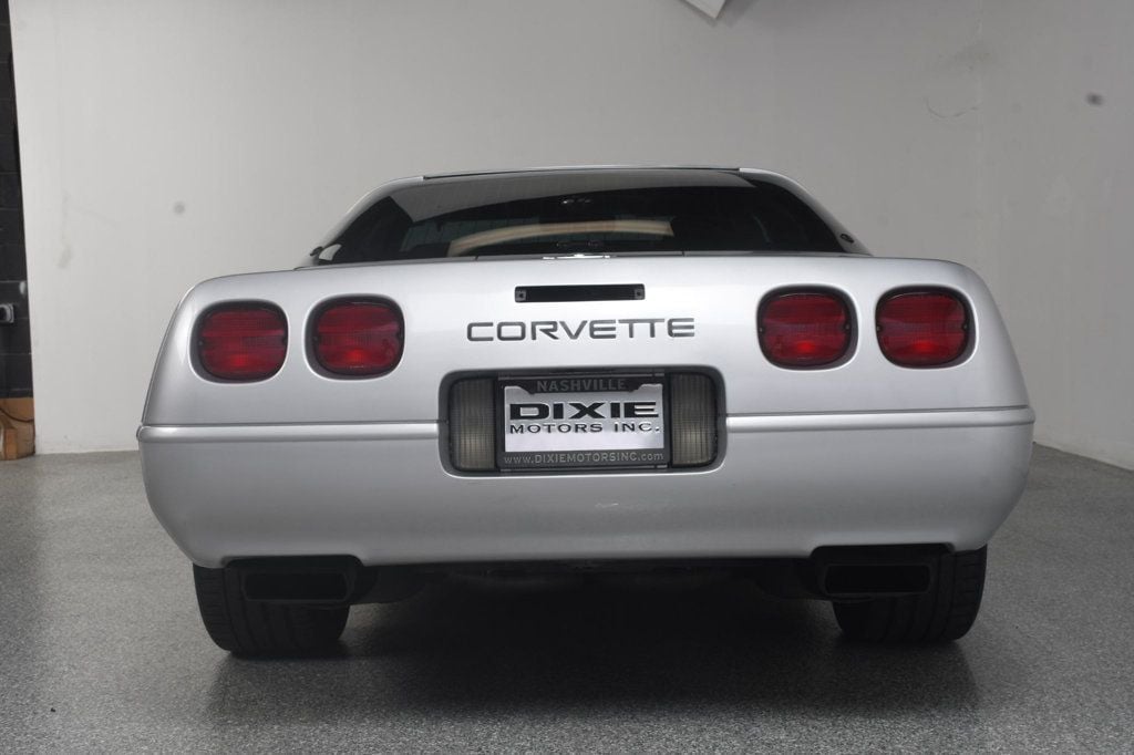 Chevrolet Corvette photo 8