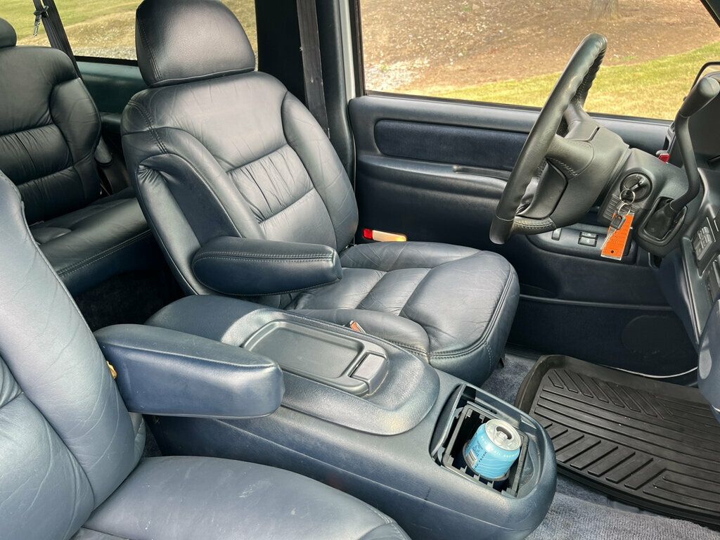 1996 Chevrolet Tahoe Hard To Find 2Door Chevy Tahoe 4x4 Rare Blue Interior Z71 Wheels - 23055623 - 9