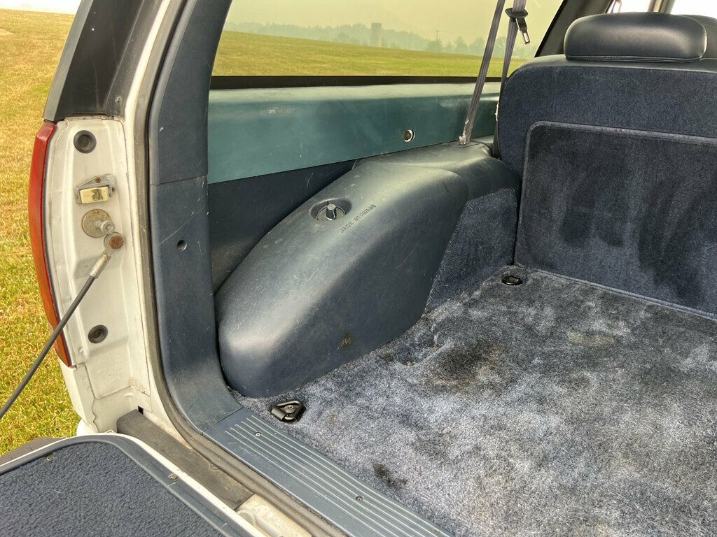 1996 Chevrolet Tahoe Hard To Find 2Door Chevy Tahoe 4x4 Rare Blue Interior Z71 Wheels - 23055623 - 15